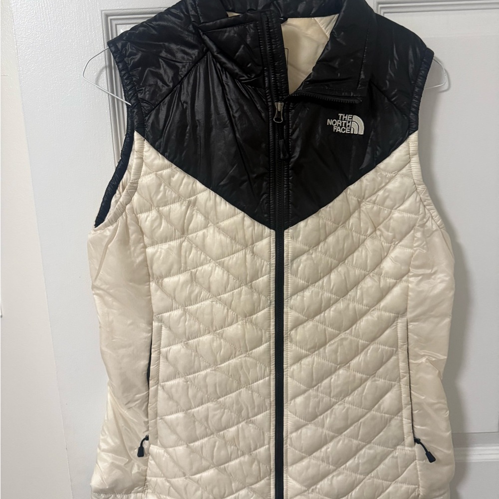 The North Face Women's Black and White Quilted Vest